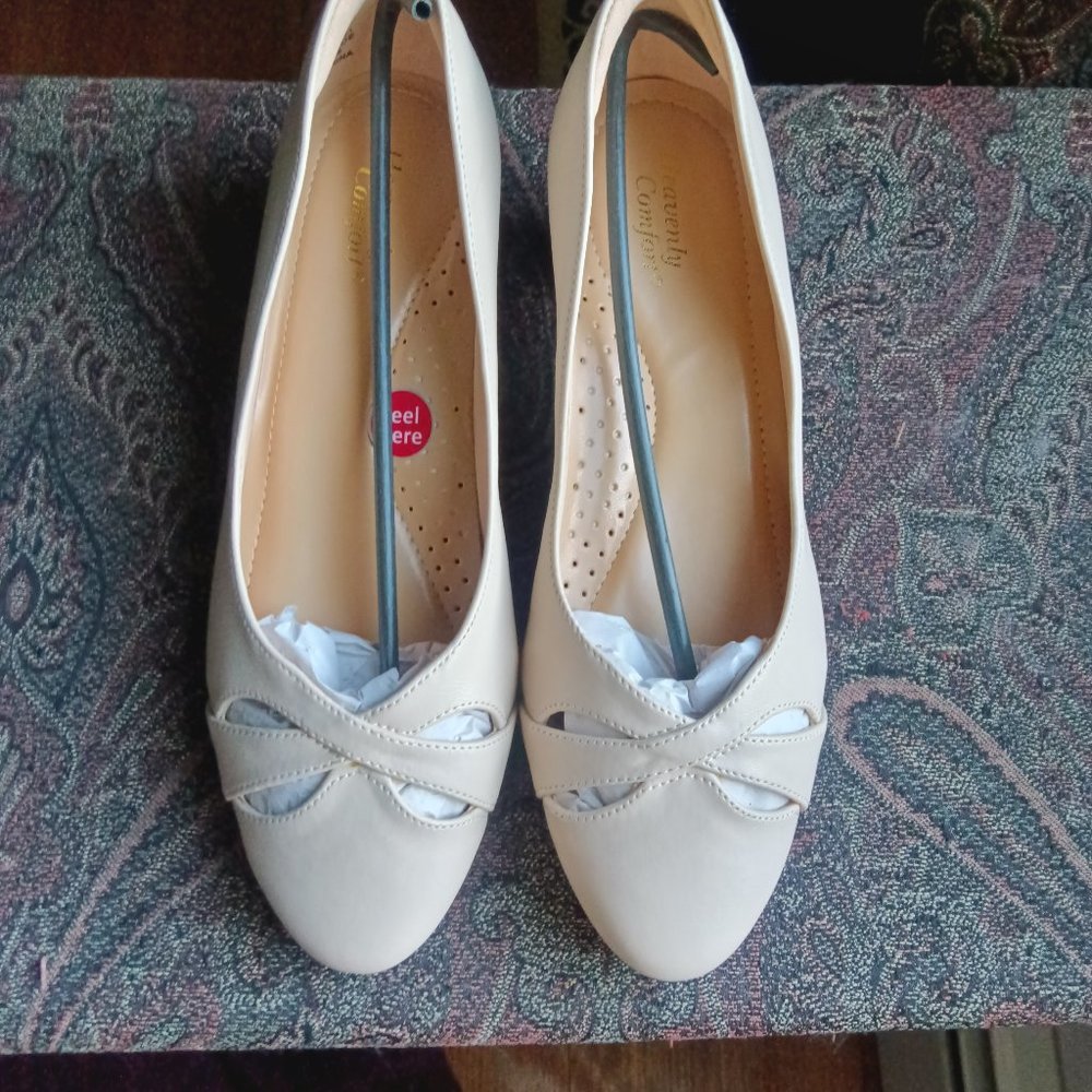 HEVENLY COMFOT PUMPS SIZE 7